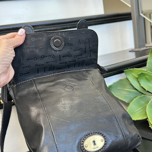 Fossil genuine, leather Crossbody shoulder handbag purse, like new black - Picture 3 of 9